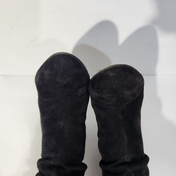 Unise slip on black velvety  highheel boots size 8m - Picture 11 of 11